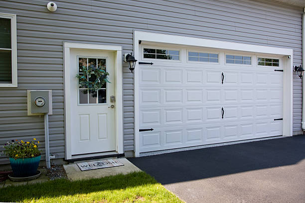 24/7 Emergency Garage Door Panel Replacement experts in Benson County County, ND